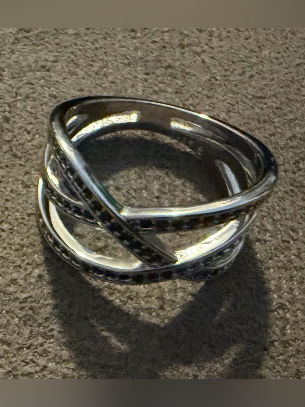 Elegant Interwoven Silver Tone Women's Ring with Black Crystal Inlay